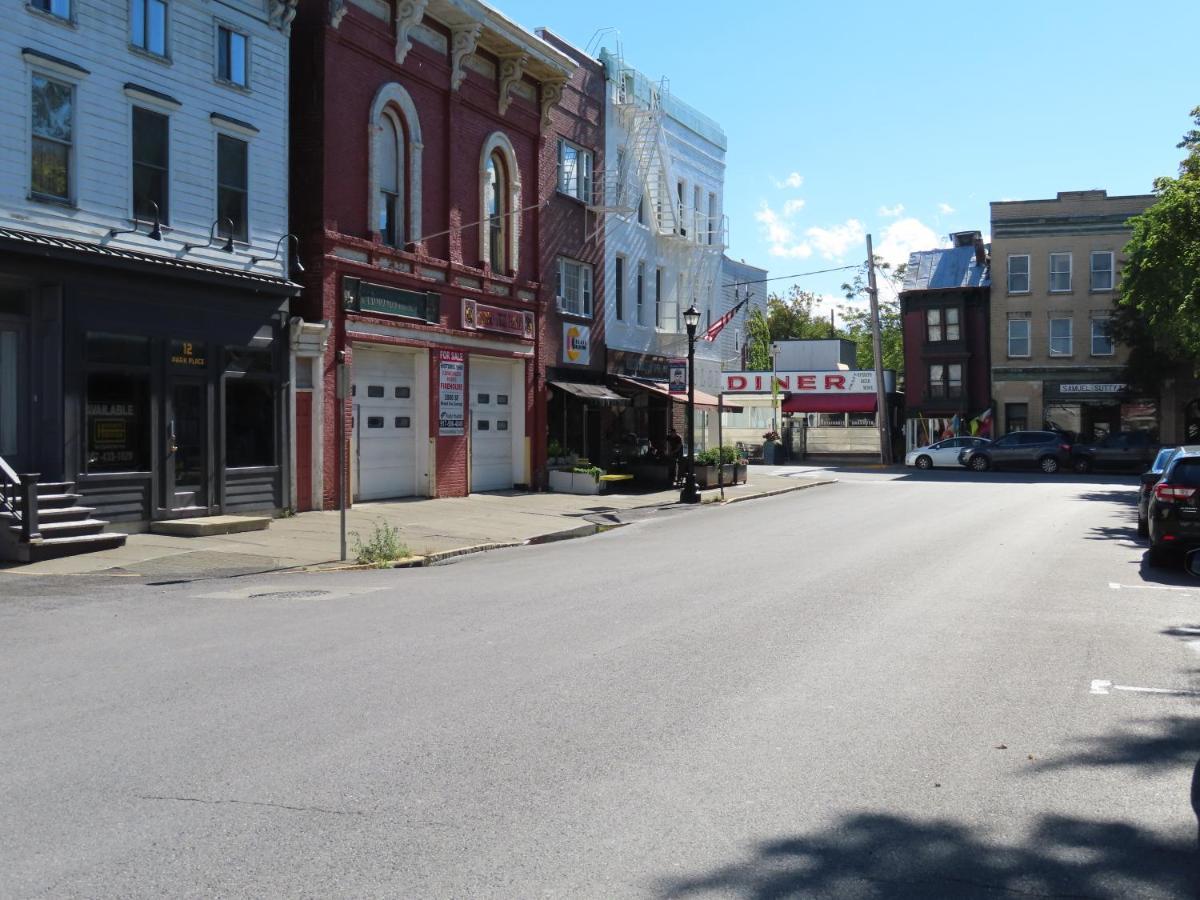 St Charles Hotel Downtown Hudson Buitenkant foto