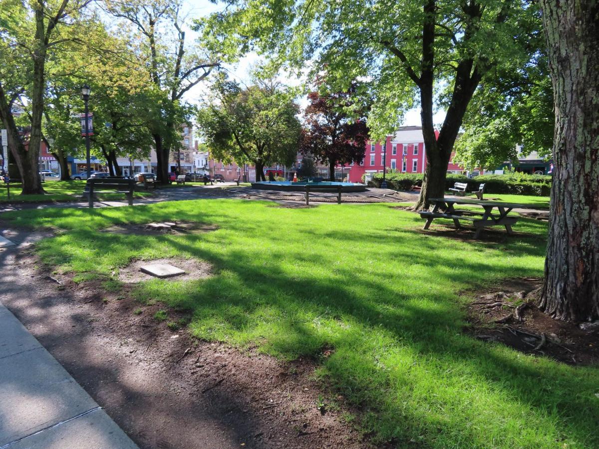 St Charles Hotel Downtown Hudson Buitenkant foto